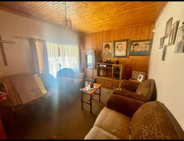 3 BEDROOM HOUSE FOR SALE IN VANDERBIJLPARK CE 2